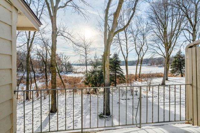 1275 Black Oaks Court N, Plymouth, MN 55447