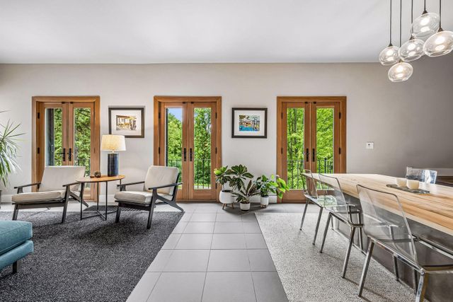 747 Kenwood Parkway, Minneapolis, MN 55403