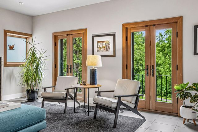 747 Kenwood Parkway, Minneapolis, MN 55403