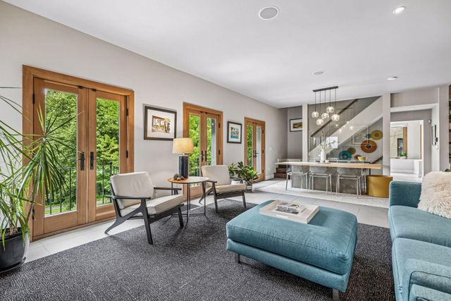 747 Kenwood Parkway, Minneapolis, MN 55403