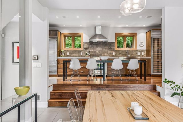 747 Kenwood Parkway, Minneapolis, MN 55403