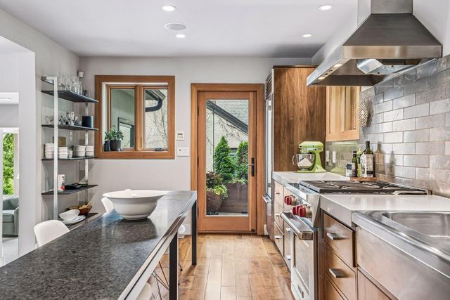 747 Kenwood Parkway, Minneapolis, MN 55403