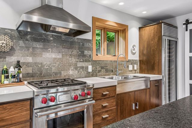 747 Kenwood Parkway, Minneapolis, MN 55403