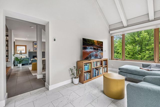 747 Kenwood Parkway, Minneapolis, MN 55403