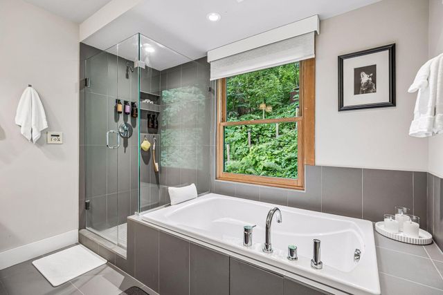 747 Kenwood Parkway, Minneapolis, MN 55403