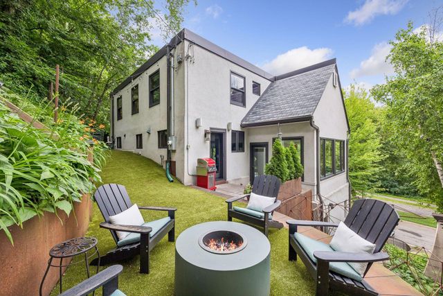 747 Kenwood Parkway, Minneapolis, MN 55403