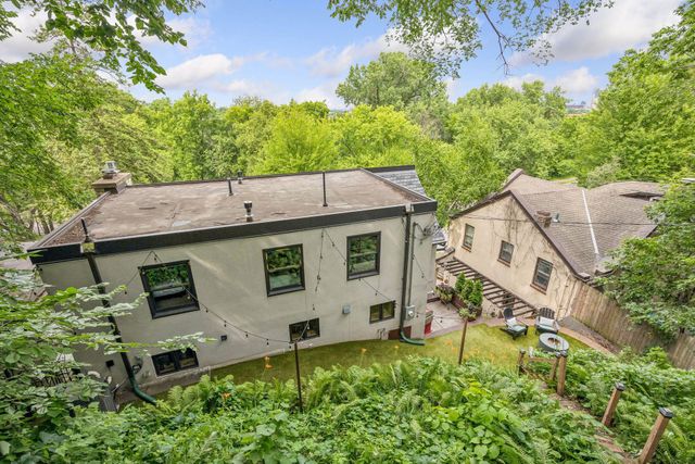 747 Kenwood Parkway, Minneapolis, MN 55403