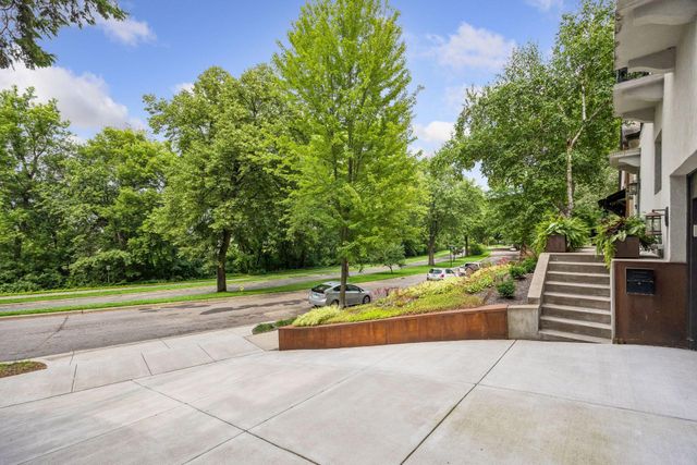747 Kenwood Parkway, Minneapolis, MN 55403