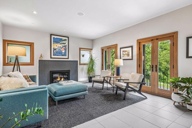 747 Kenwood Parkway, Minneapolis, MN 55403