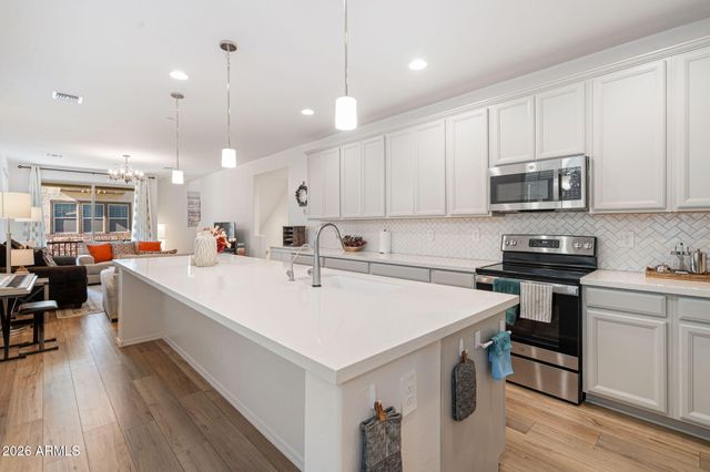 1694 E HAMPTON Lane, Gilbert, AZ 85295
