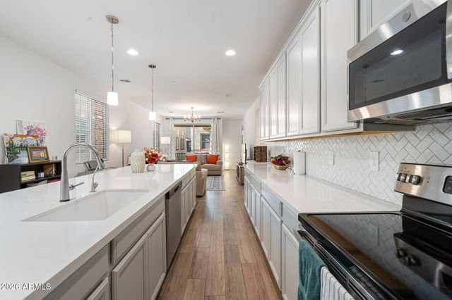 1694 E HAMPTON Lane, Gilbert, AZ 85295