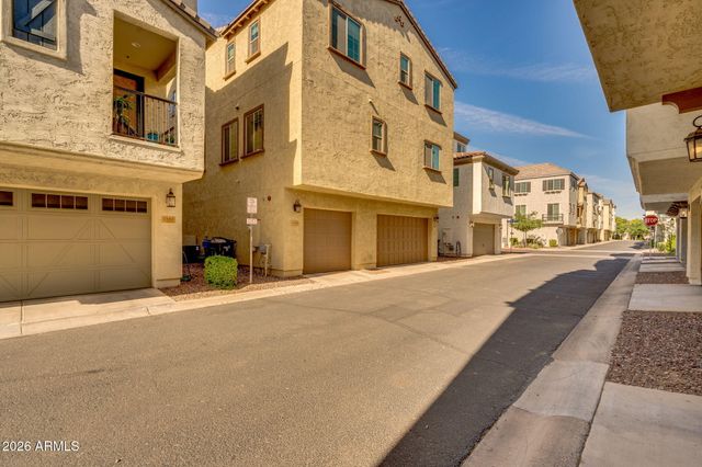 1694 E HAMPTON Lane, Gilbert, AZ 85295