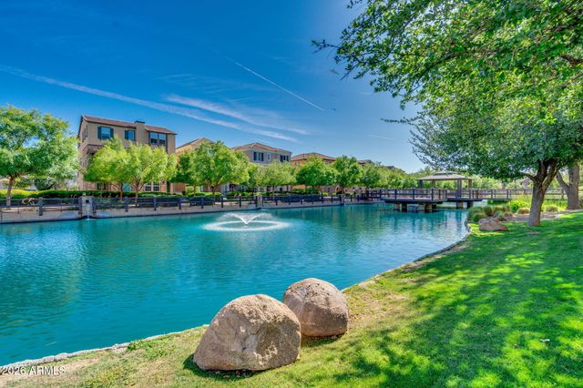 1694 E HAMPTON Lane, Gilbert, AZ 85295