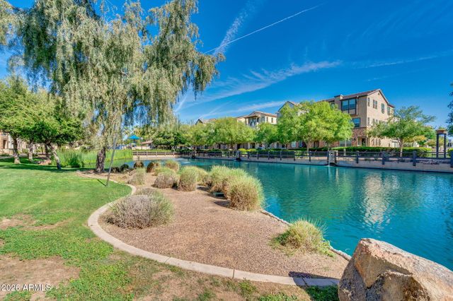 1694 E HAMPTON Lane, Gilbert, AZ 85295