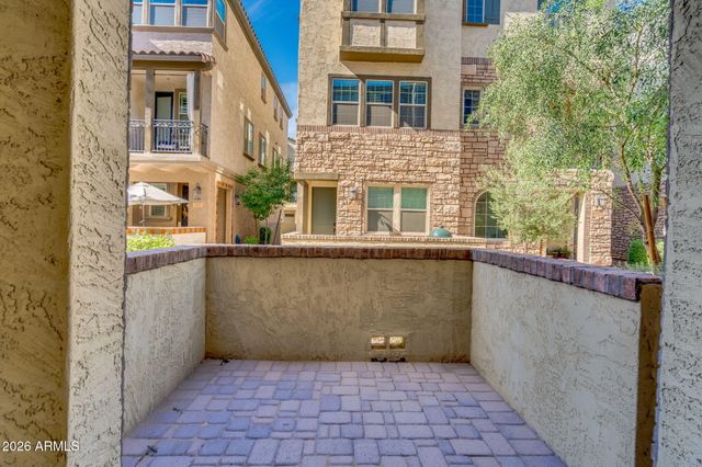1694 E HAMPTON Lane, Gilbert, AZ 85295