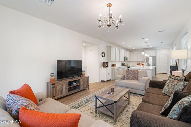 1694 E HAMPTON Lane, Gilbert, AZ 85295
