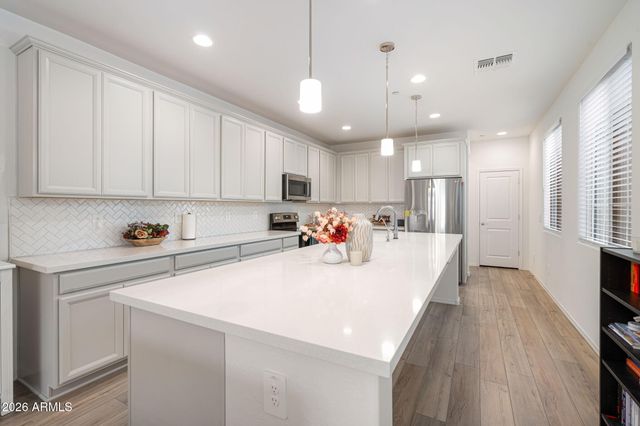 1694 E HAMPTON Lane, Gilbert, AZ 85295