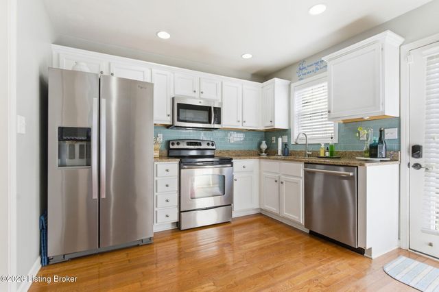 11526 Bellewood Garden Ct, Louisville, KY 40223