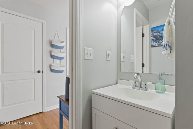 11526 Bellewood Garden Ct, Louisville, KY 40223