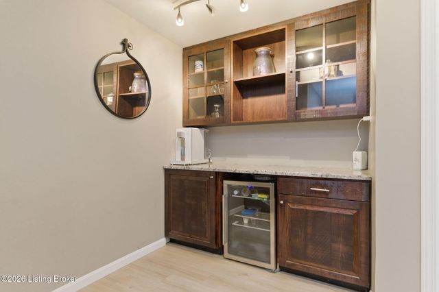 11526 Bellewood Garden Ct, Louisville, KY 40223