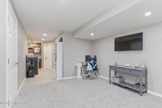 11526 Bellewood Garden Ct, Louisville, KY 40223