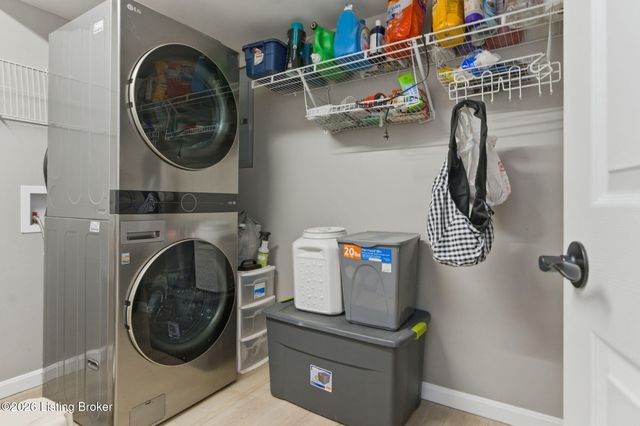 11526 Bellewood Garden Ct, Louisville, KY 40223