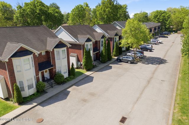 11526 Bellewood Garden Ct, Louisville, KY 40223