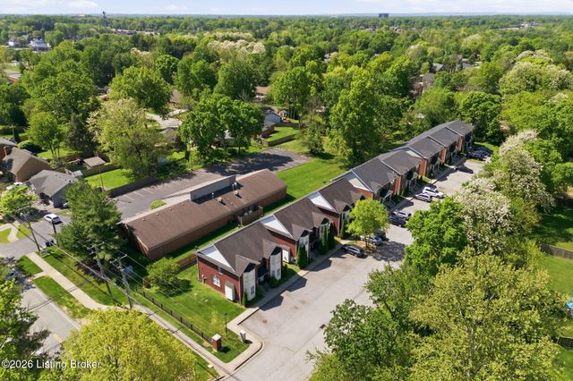 11526 Bellewood Garden Ct, Louisville, KY 40223