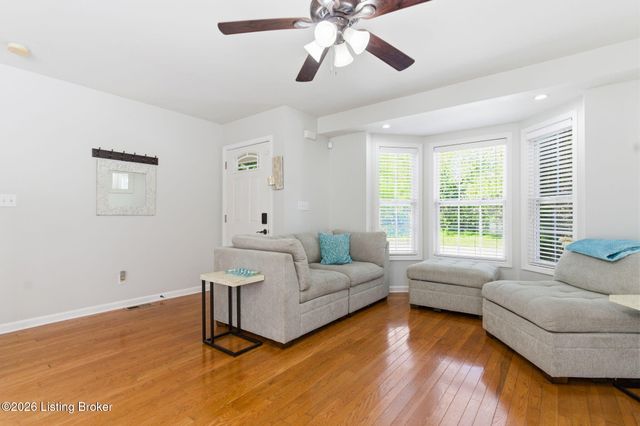 11526 Bellewood Garden Ct, Louisville, KY 40223