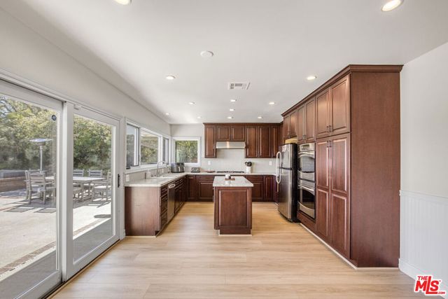 3970 Ellenita Avenue, Tarzana, CA 91356