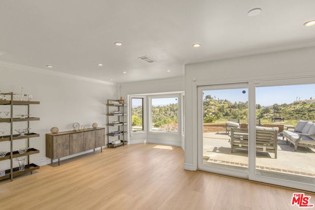 3970 Ellenita Avenue, Tarzana, CA 91356