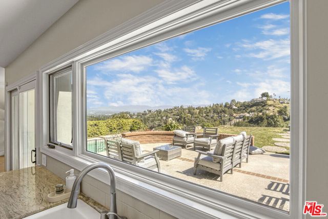 3970 Ellenita Avenue, Tarzana, CA 91356