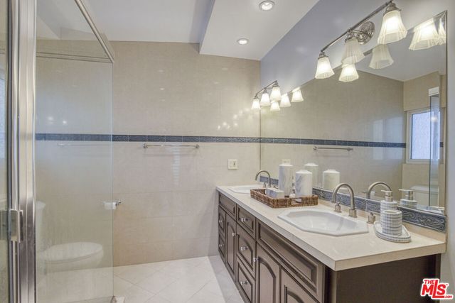 3970 Ellenita Avenue, Tarzana, CA 91356