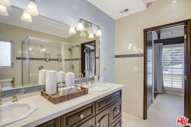 3970 Ellenita Avenue, Tarzana, CA 91356