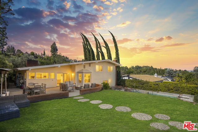 3970 Ellenita Avenue, Tarzana, CA 91356