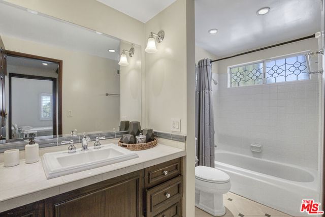 3970 Ellenita Avenue, Tarzana, CA 91356