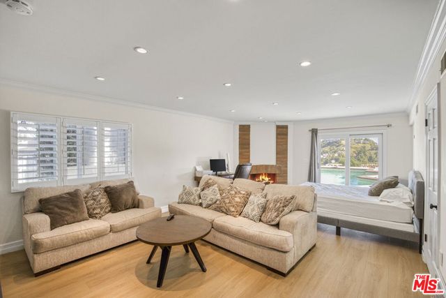 3970 Ellenita Avenue, Tarzana, CA 91356