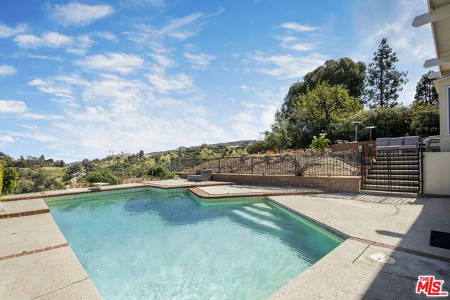 3970 Ellenita Avenue, Tarzana, CA 91356