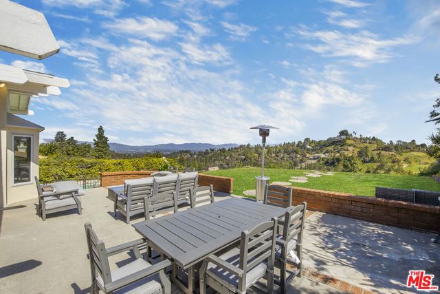 3970 Ellenita Avenue, Tarzana, CA 91356