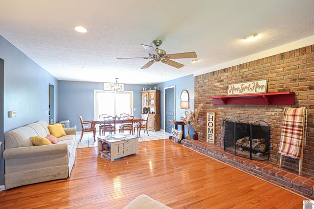 140 Brenna Dr, Paducah, KY 42001