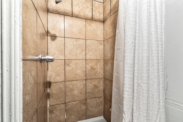 6940 Avenue K, Houston, TX 77011