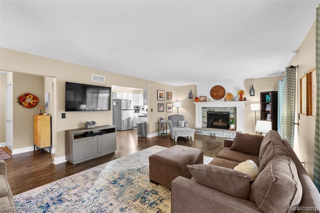 44127 Arlington Road, Canton, MI 48187