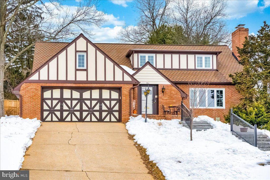 Image 1 of property listing at 4 ARNOLD DR, Westminster, MD 21157