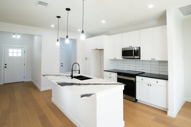 108 Keahi CT, Bastrop, TX 78602