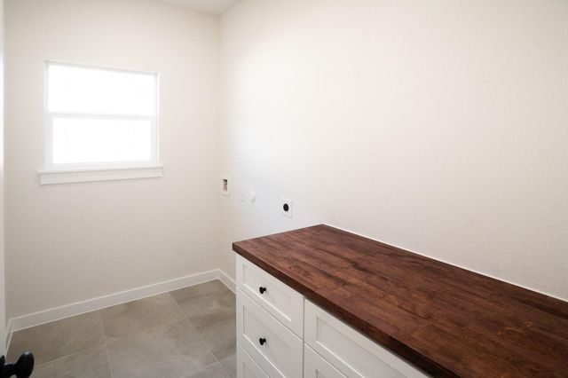 108 Keahi CT, Bastrop, TX 78602