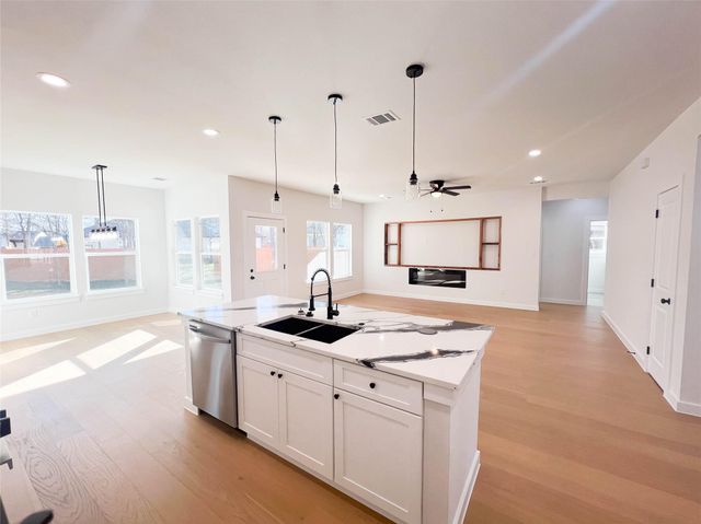 108 Keahi CT, Bastrop, TX 78602