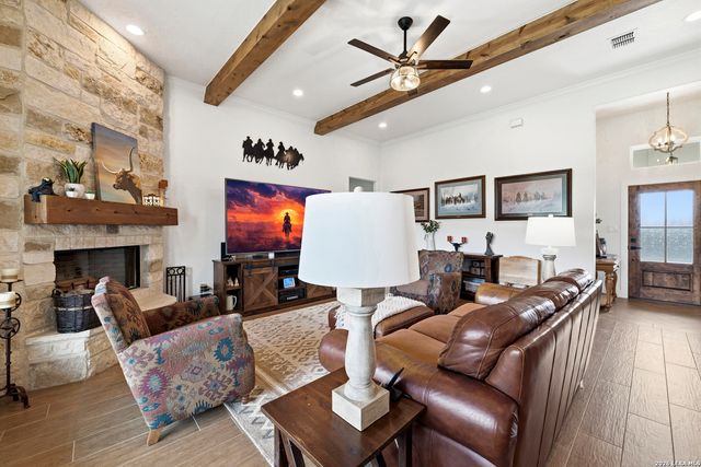 109 Archer Ridge Dr, La Vernia, TX 78121
