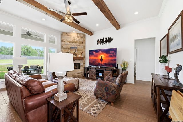 109 Archer Ridge Dr, La Vernia, TX 78121