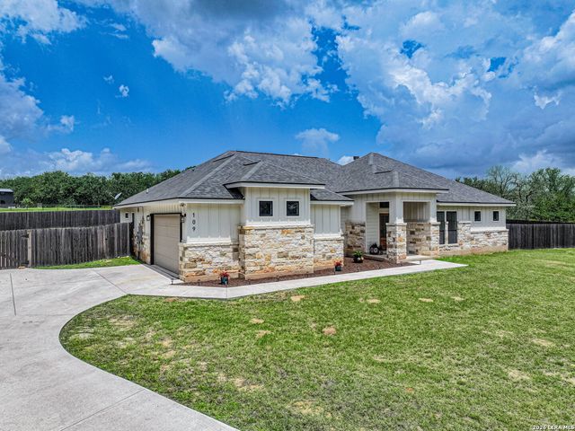 109 Archer Ridge Dr, La Vernia, TX 78121