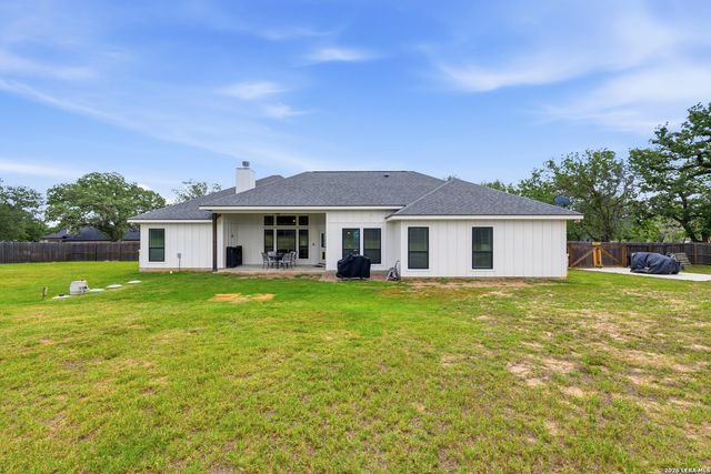 109 Archer Ridge Dr, La Vernia, TX 78121